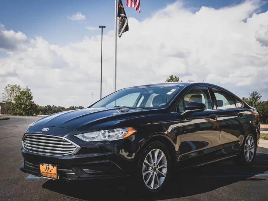 2017 Ford Fusion SE photo 1