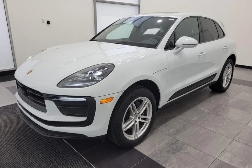 2024 Porsche Macan Base photo 1