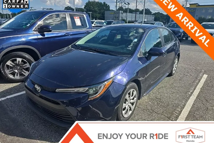 2024 Toyota Corolla LE photo 1