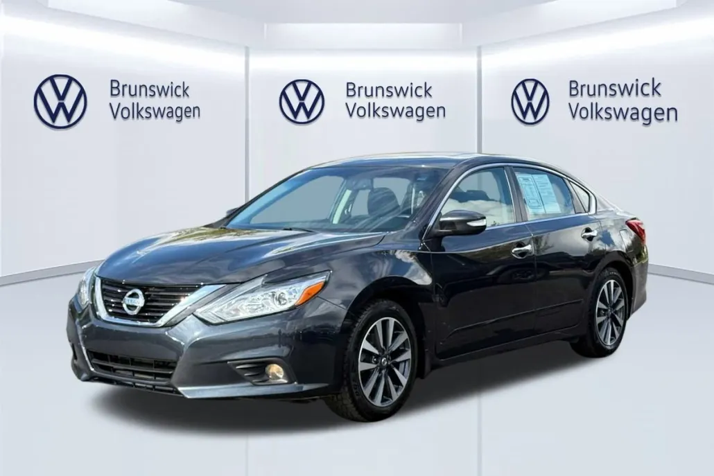 2017 Nissan Altima 2.5 SV photo 1