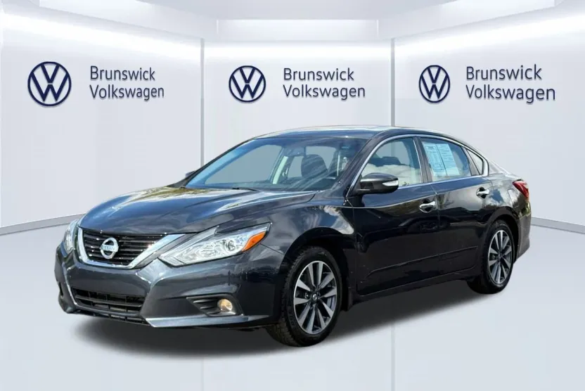 2017 Nissan Altima 2.5 SV photo 1
