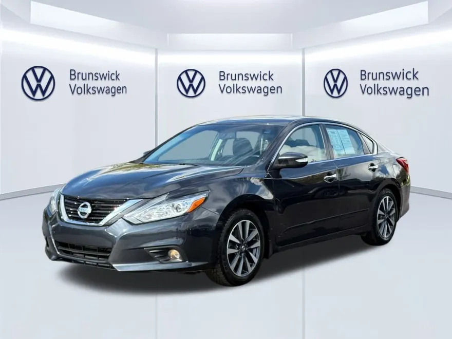 2017 Nissan Altima 2.5 SV photo 1