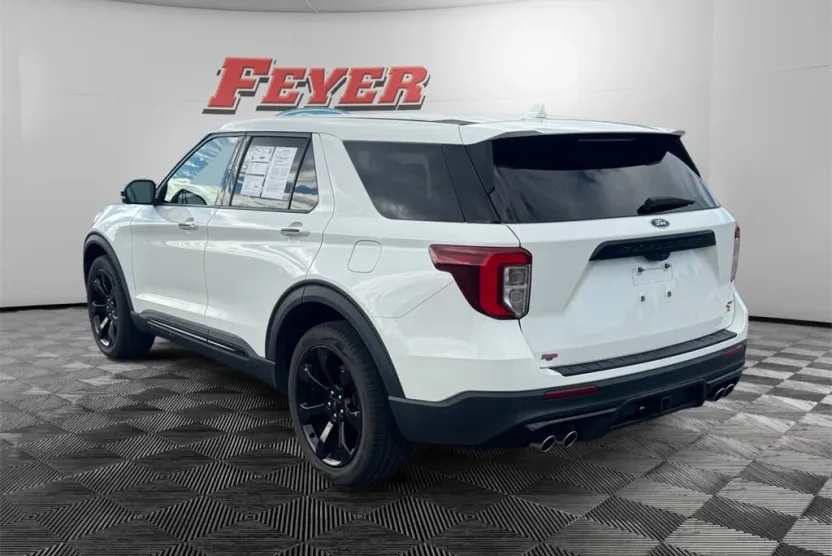 2022 Ford Explorer ST photo 1