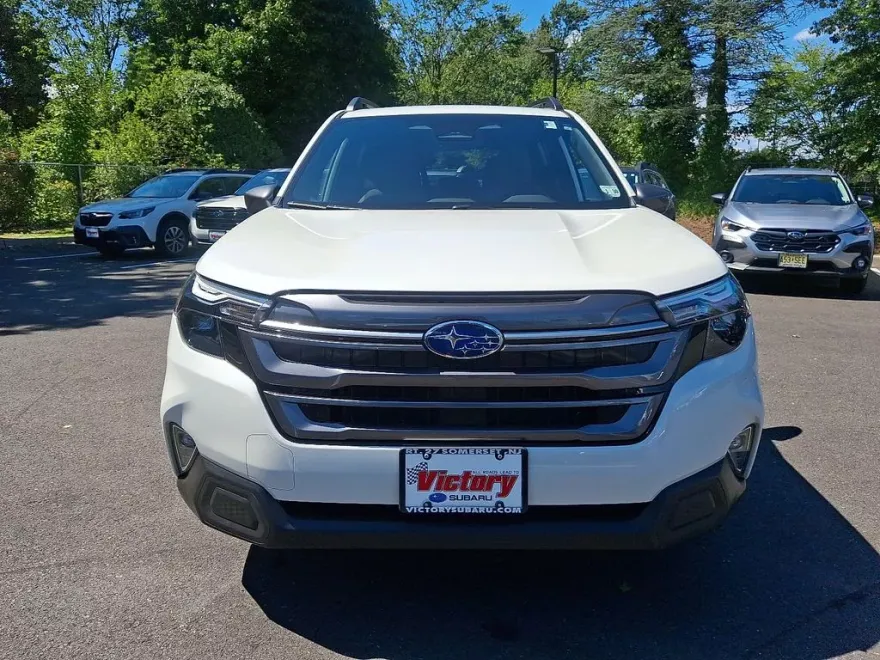 2025 Subaru Forester Premium photo 1