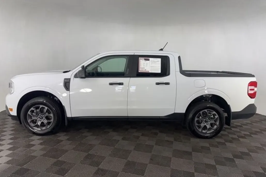 2023 Ford Maverick XLT photo 1