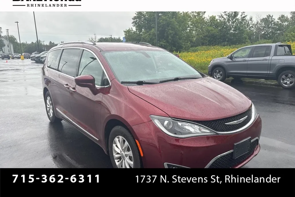 2019 Chrysler Pacifica Touring L photo 1