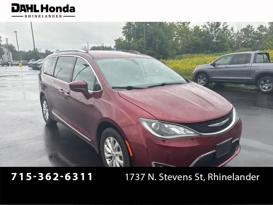 2019 Chrysler Pacifica Touring L photo 1