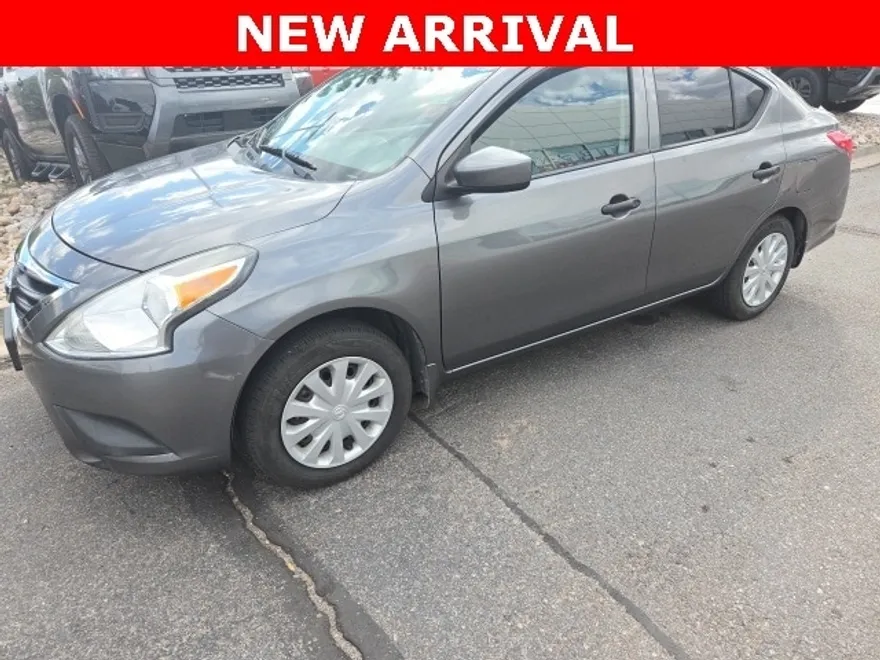 2017 Nissan Versa 1.6 S photo 1