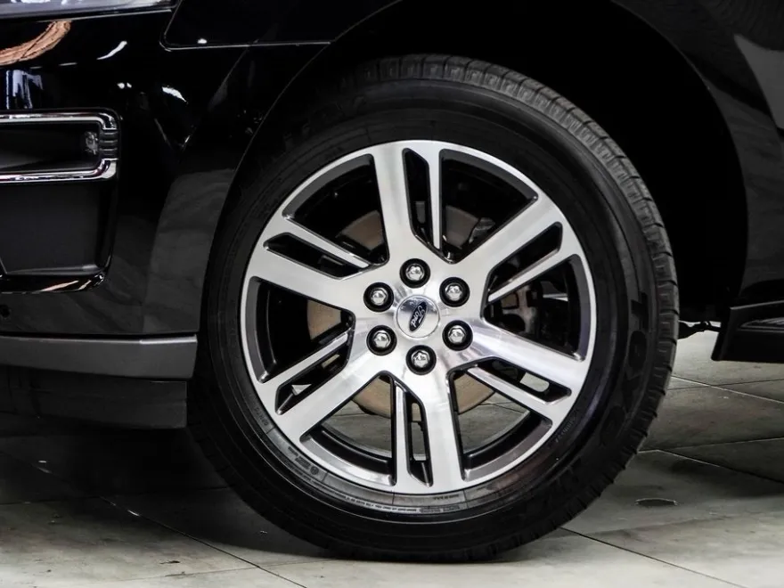 2024 Ford Expedition Limited photo 1
