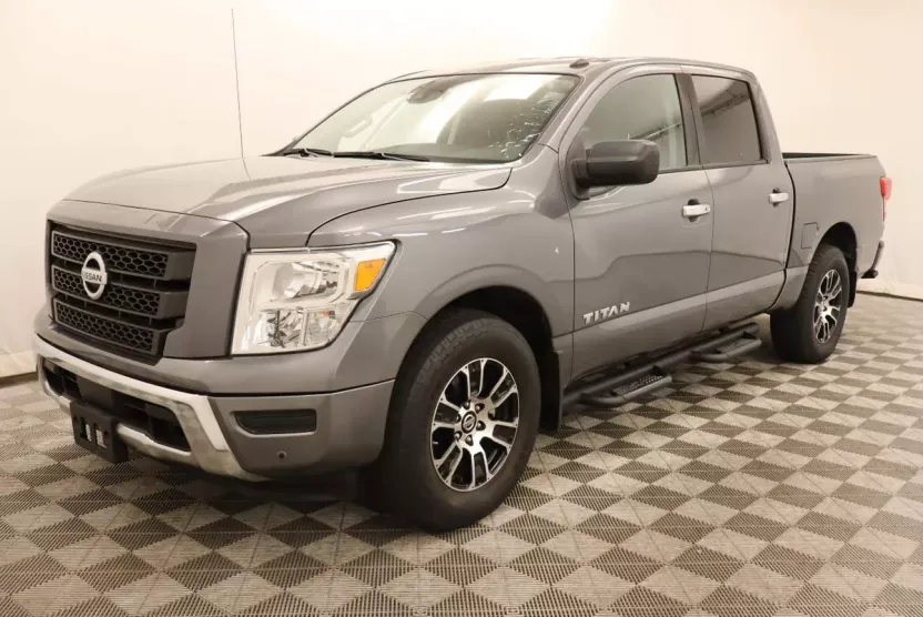 2021 Nissan Titan SV Crew Cab photo 1