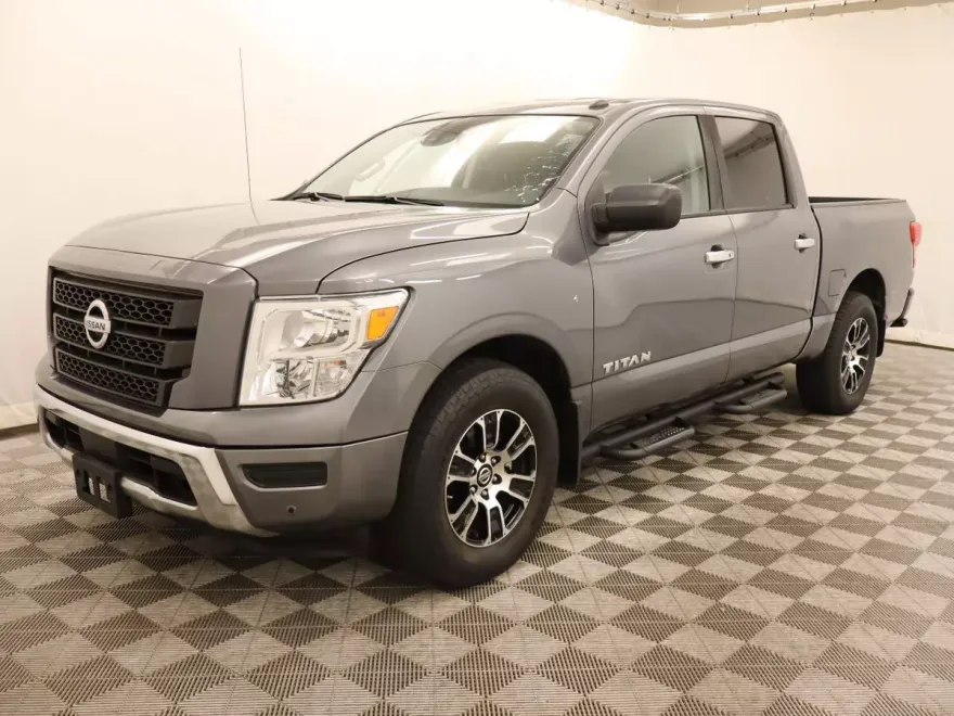 2021 Nissan Titan SV Crew Cab photo 1