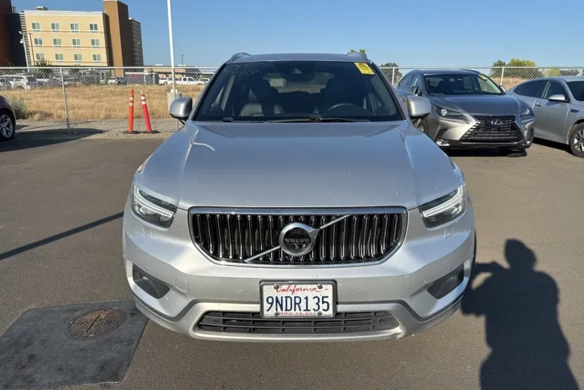 2019 Volvo XC40 T5 Inscription photo 1