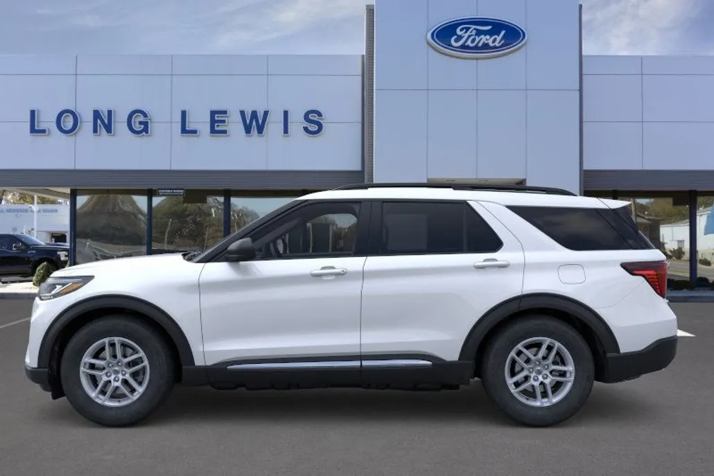 2025 Ford Explorer photo 1