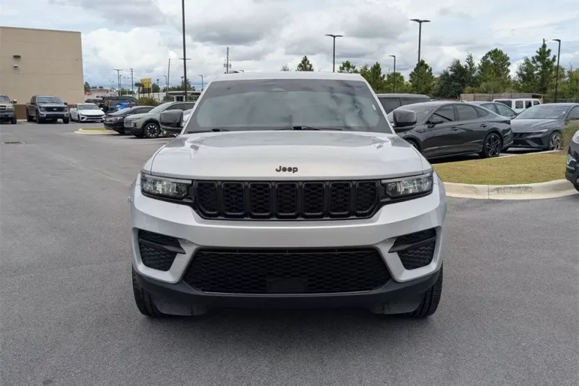 2023 Jeep Grand Cherokee Altitude photo 1