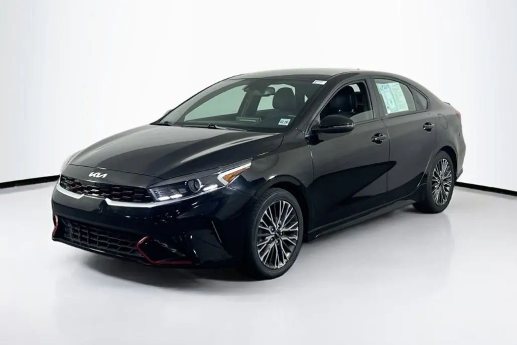 2022 Kia Forte GT-Line photo 1