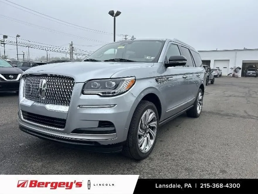 2022 Lincoln Navigator Reserve Luxury photo 1