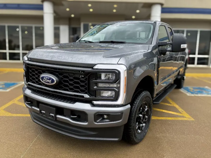 2025 Ford F-250 XL photo 1
