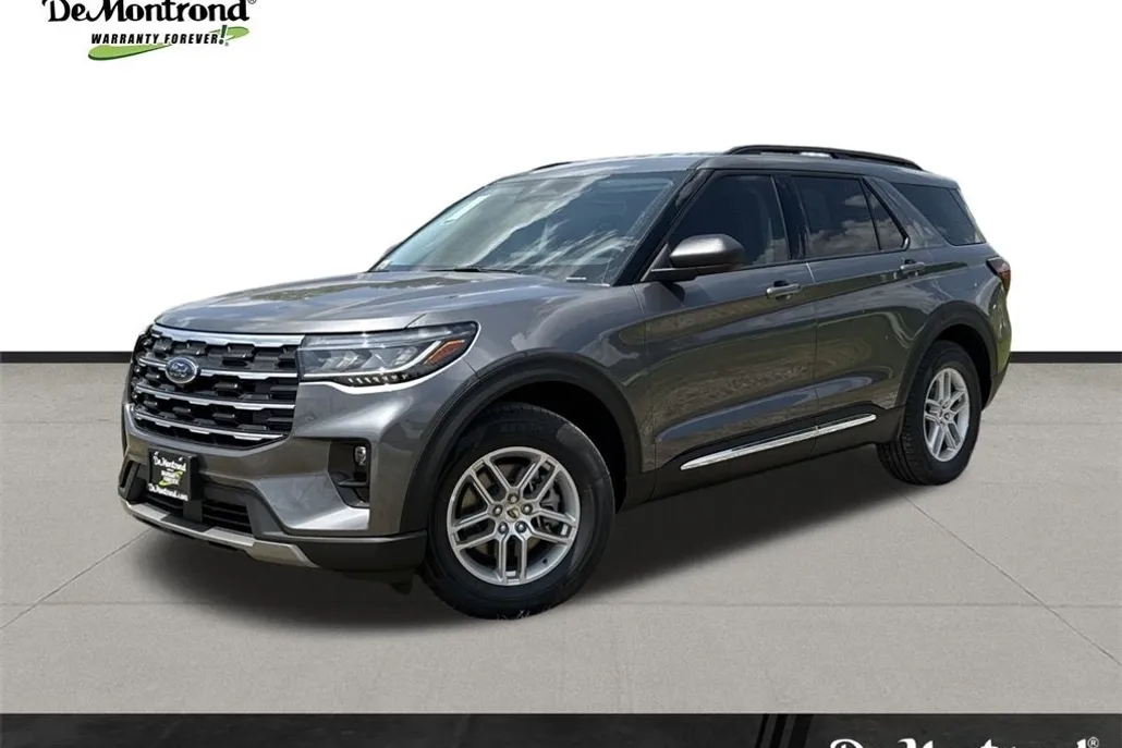 2025 Ford Explorer photo 1