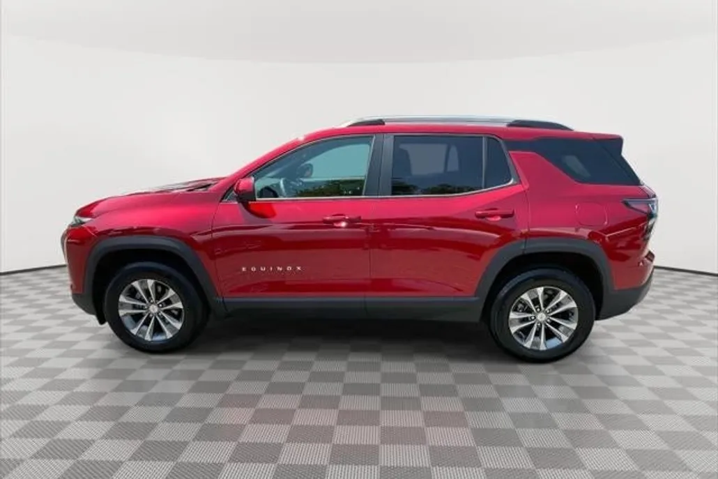 2025 Chevrolet Equinox LT photo 1