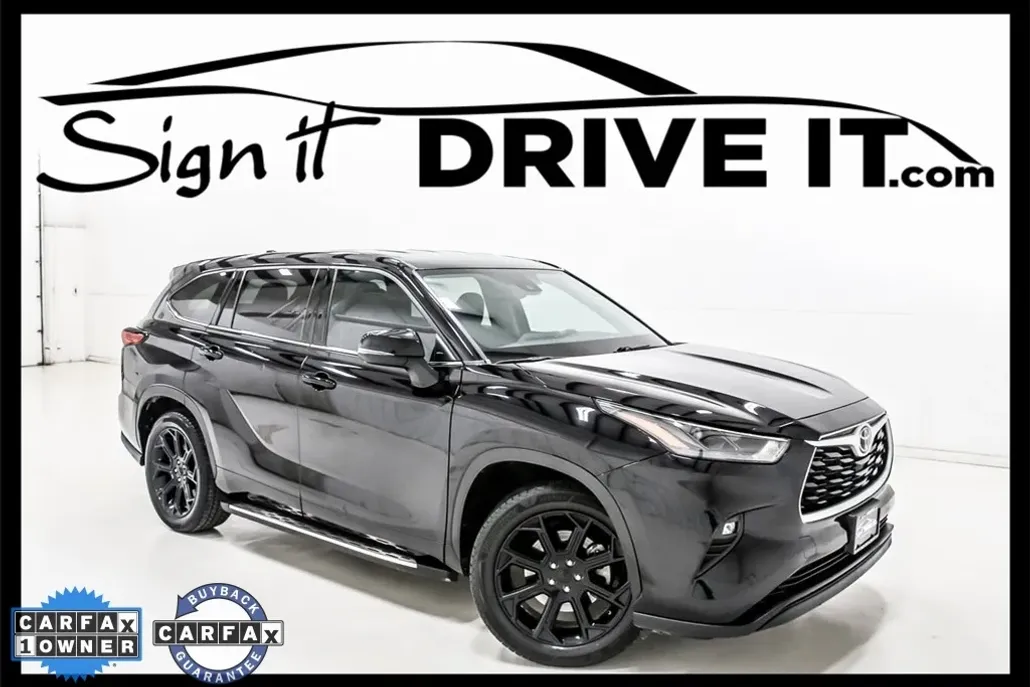 2022 Toyota Highlander LE photo 1