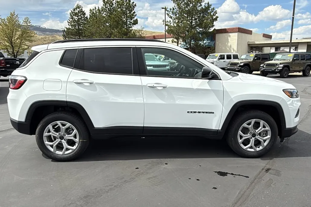 2025 Jeep Compass Latitude photo 1
