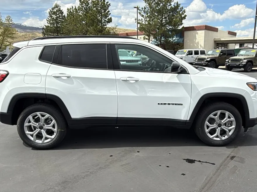 2025 Jeep Compass Latitude photo 1
