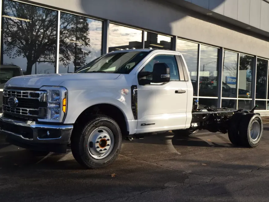 2025 Ford F-350 XL photo 1