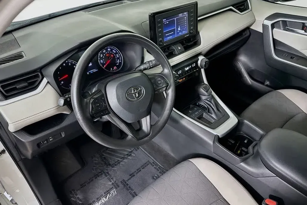 2022 Toyota RAV4 XLE photo 1