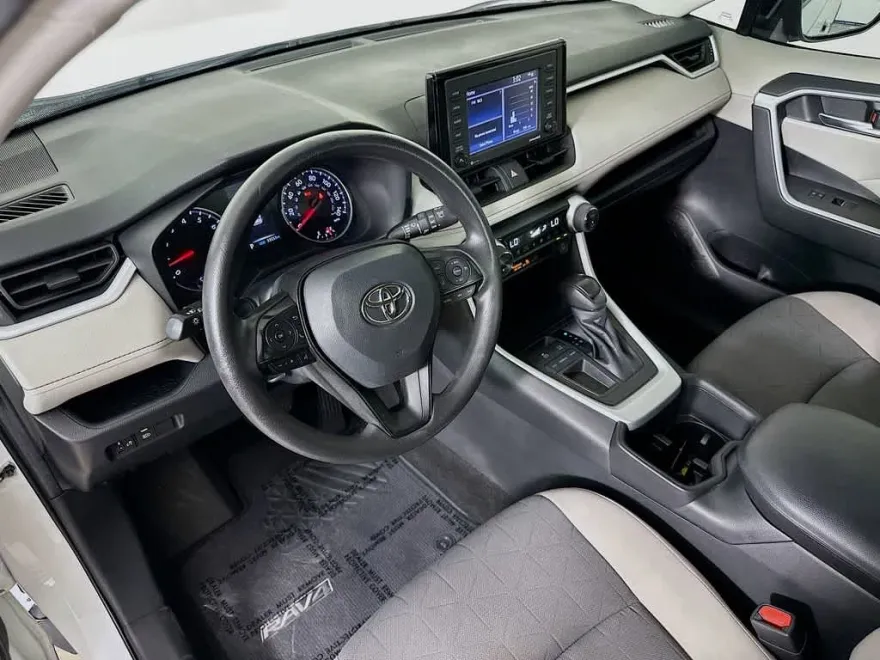 2022 Toyota RAV4 XLE photo 1