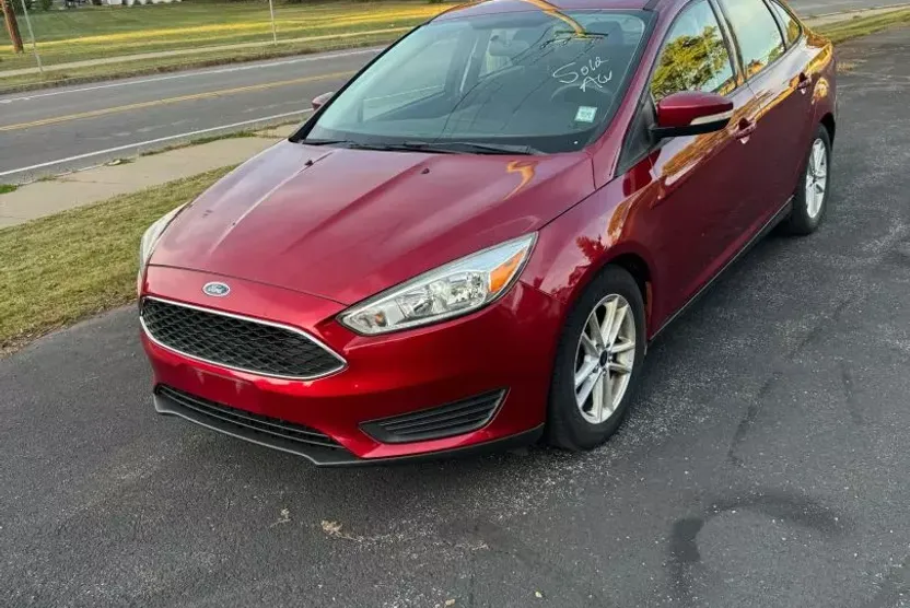 2016 Ford Focus Sedan photo 1