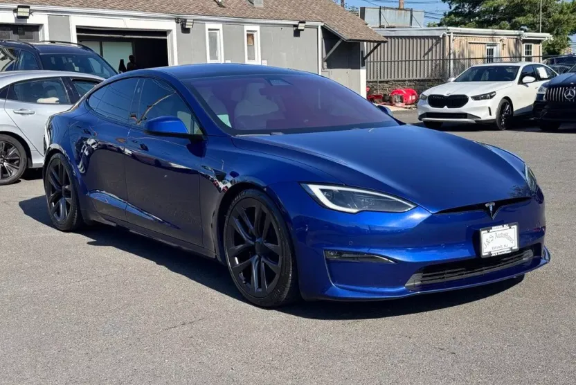 2022 Tesla Model S photo 1