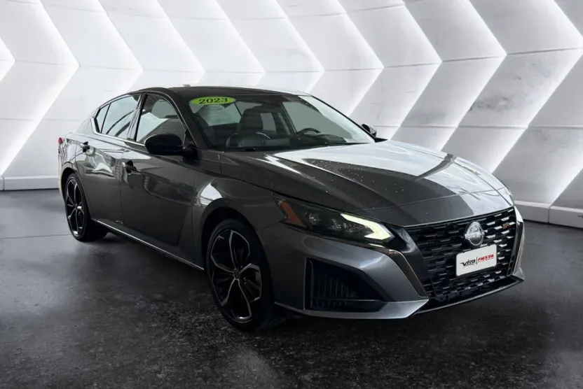 2023 Nissan Altima 2.5 SR photo 1