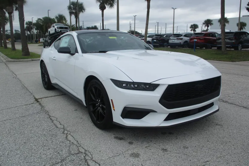 2025 Ford Mustang EcoBoost photo 1