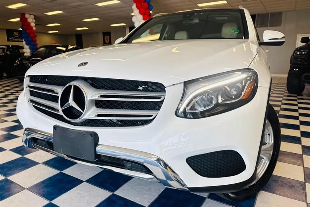 2018 Mercedes Benz GLC 300 photo 1