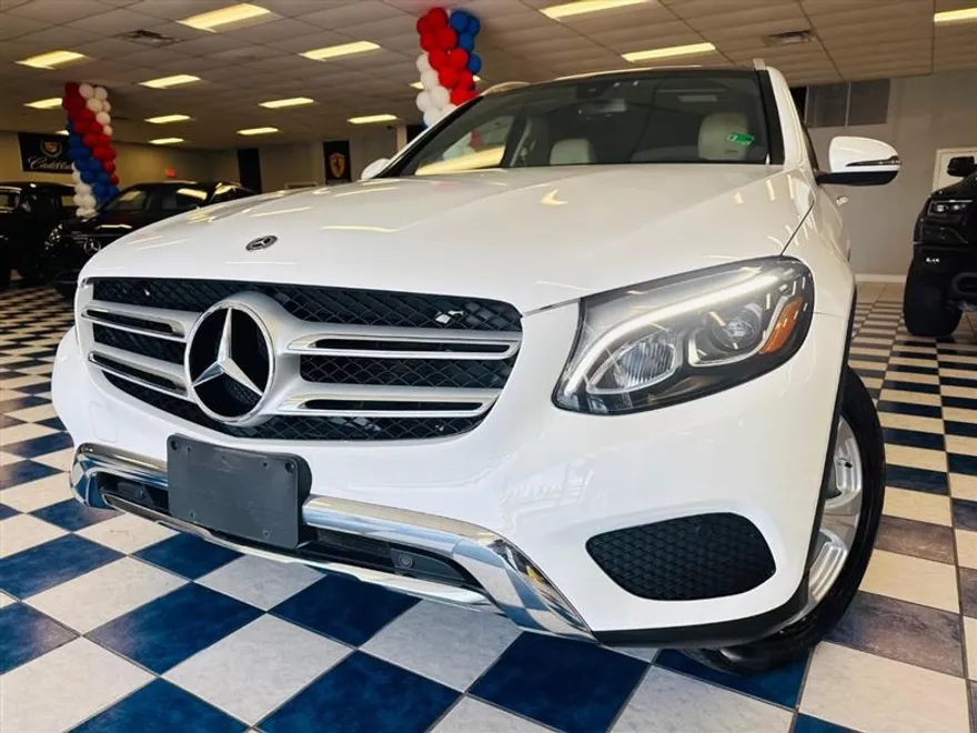 2018 Mercedes Benz GLC 300 photo 1