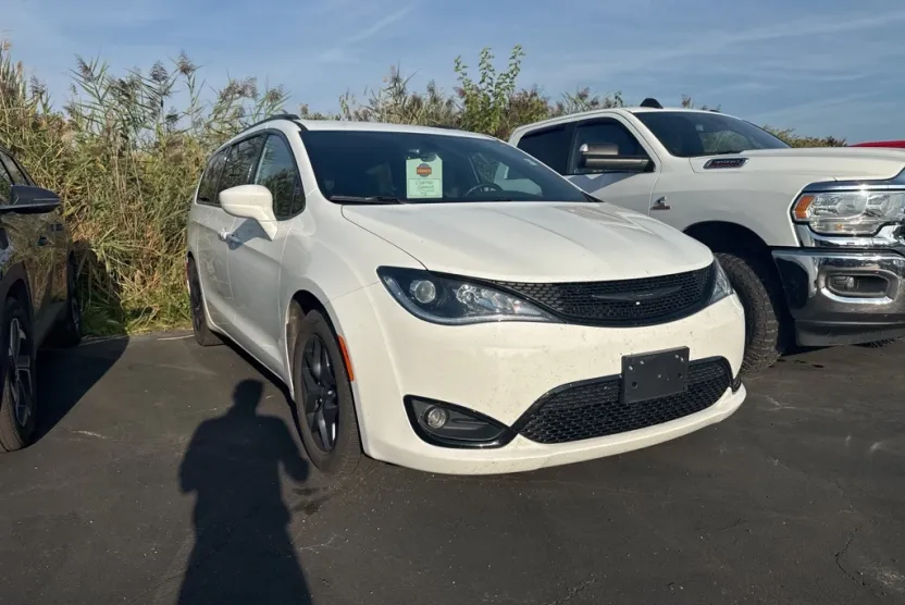 2018 Chrysler Pacifica Touring Plus photo 1