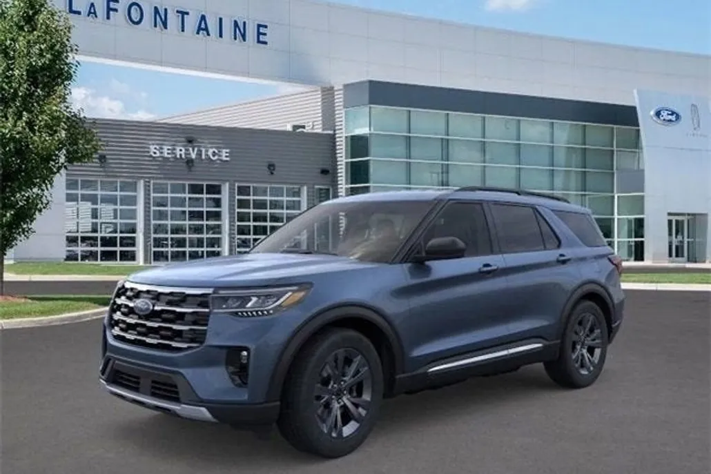 2025 Ford Explorer photo 1