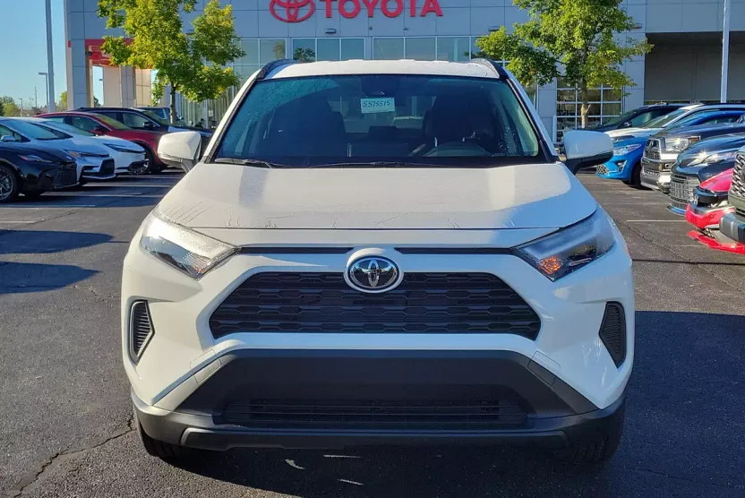 2025 Toyota RAV4 Hybrid LE photo 1