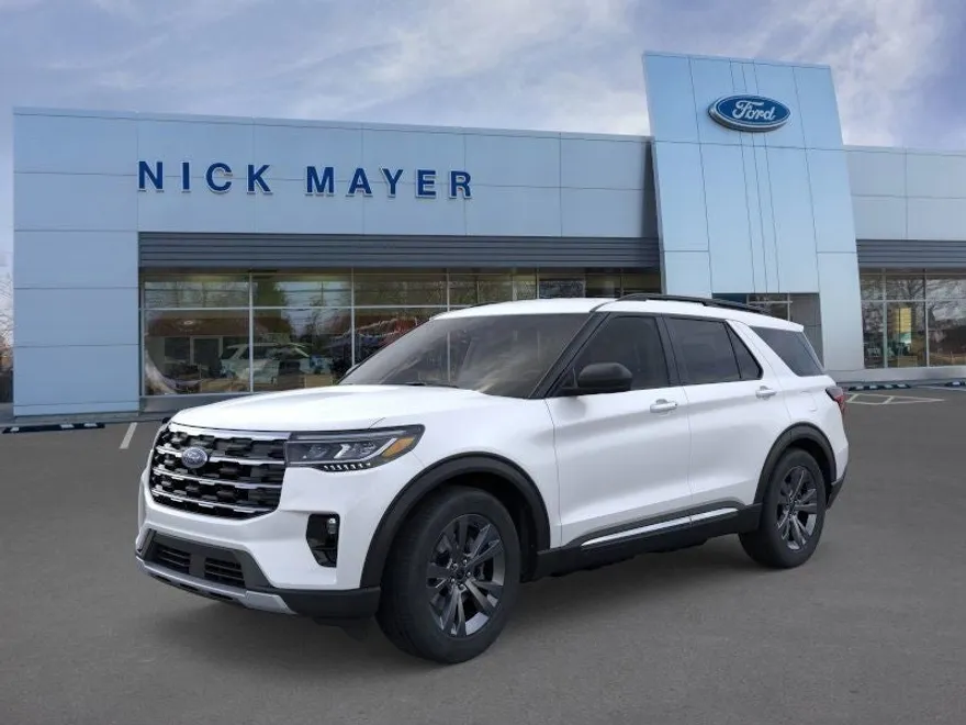 2025 Ford Explorer photo 1
