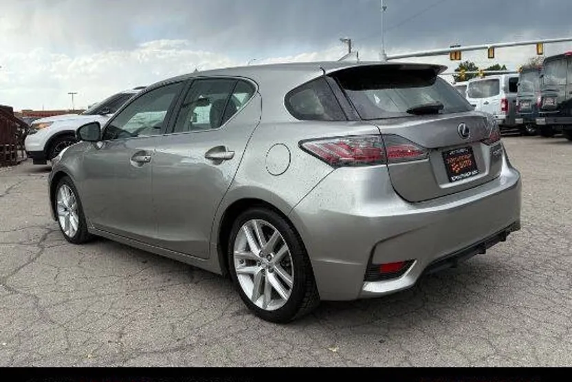 2017 Lexus CT 200h photo 1