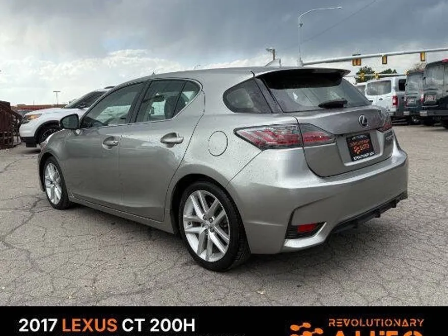 2017 Lexus CT 200h photo 1