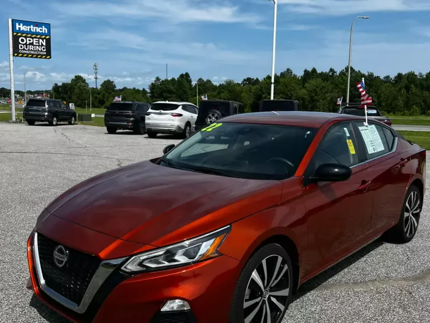 2022 Nissan Altima 2.5 SR photo 1