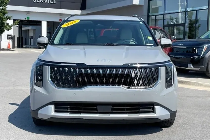 2025 Kia Carnival EX photo 1
