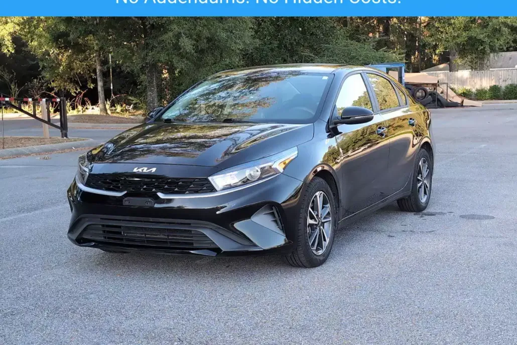 2023 Kia Forte LXS photo 1