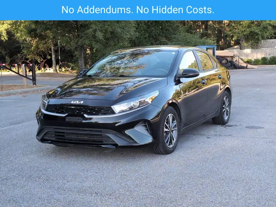 2023 Kia Forte LXS photo 1