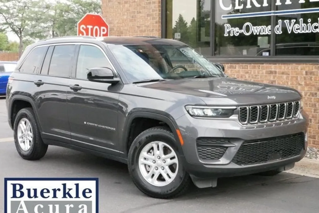 2023 Jeep Grand Cherokee Laredo photo 1