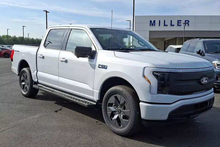 2025 Ford F-150 Lightning photo 1