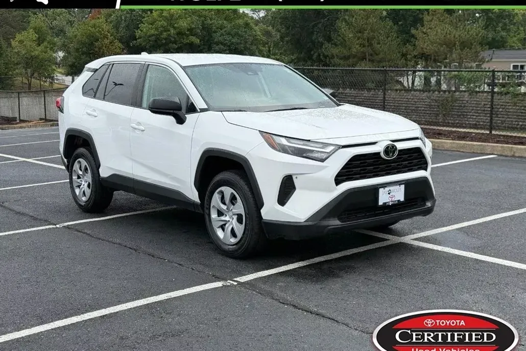 2024 Toyota RAV4 LE photo 1