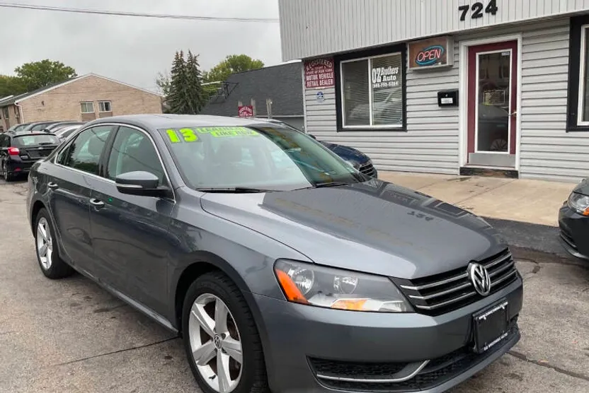 2013 Volkswagen Passat SE photo 1