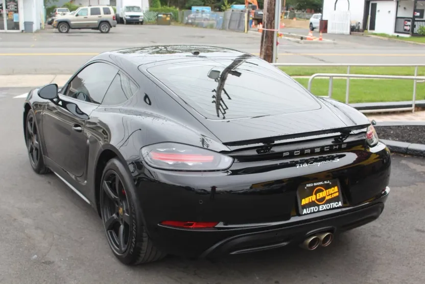2018 Porsche Cayman S photo 1